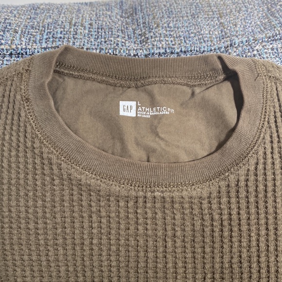 Gap Crewneck Waffle Knit Thermal Athletic Fit Shirt, Size L - Picture 2 of 7